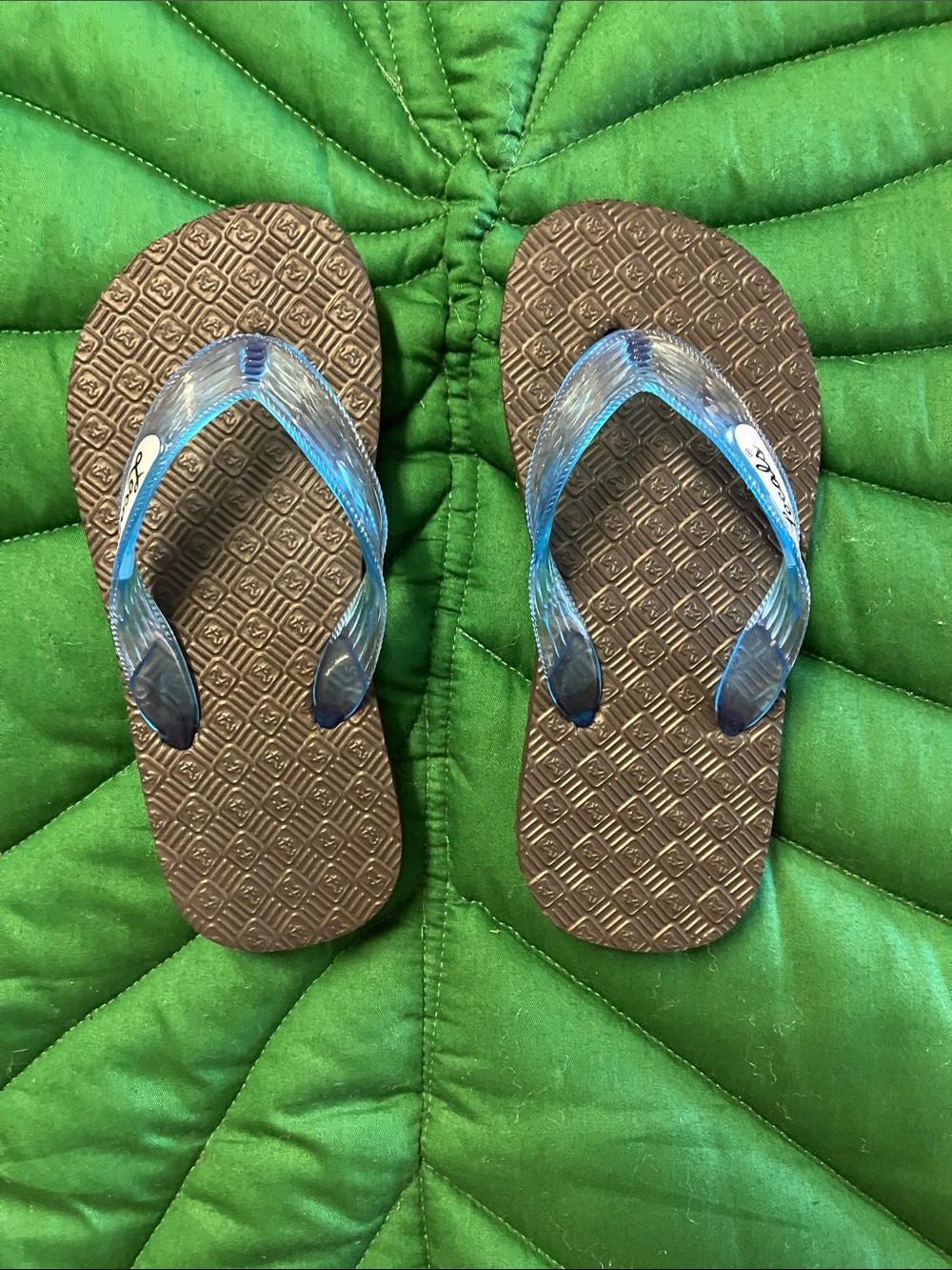 NWOT Hawaii brand kids locals slippers sandals, black/blue.